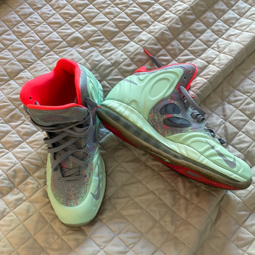 Nike Mens Size 10 Hyperposite Limited Christmas Edition